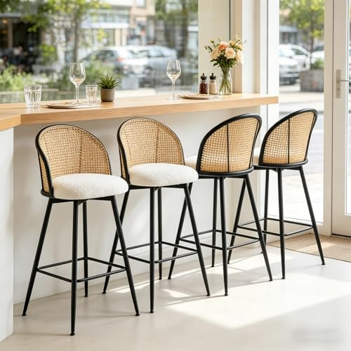 Bekrvio Rattan Drehbar Barhocker 4er Set mit Lehne,150kg Belastbar Barstuhl,Bouclé-Stoff Drehsessel-Tresenhocker 65cm Sitzhöhe mit Metall Bein,Moderner Küchenstühle für Bar und Wohnzimmer