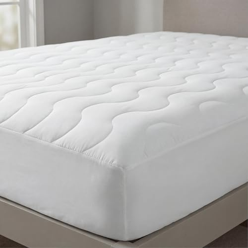 The Fine Bedding Company Spundown Mattress Protector - Single | Recycled Eco Smartfil® and Peachskin Soft Touch Fabric, Single Bed Mattress Cover