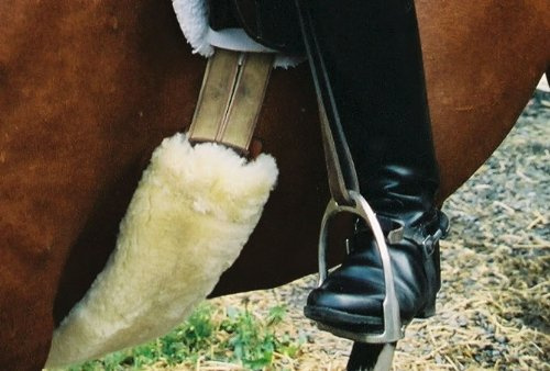 Engel Reitsport | Lammfell Bauchgurtschoner (Bagu) farbenfroh: 12 Farben zur Wahl / 4 Größen