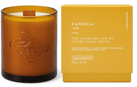 La Veranera Candela Spicy Sandalwood Candles, Home Scented for Soothing Atmosphere, Handcrafted Scented Candle with Wood Wick & 100% Recycled Glass Jar - 9.5 oz