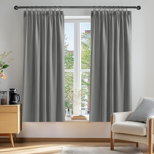 Deconovo Vorhänge Wohnzimmer mit Kräuselband Blickdicht Gardinen Hellgrau | 2er Set, H 138 x B 168 cm, Gardinen für Schienensystem, Wärmeisolierende Vorhänge, Wohnzimmer Vorhang, Vorhang Kurz, Gardine