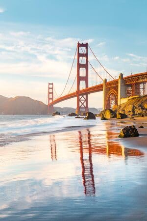 Acryl-Bild 70 x 110 cm: Klassischer Panoramablick auf die berühmte Golden Gate Bridge vom malerischen Baker Beach aus im wunderschönen goldenen (141447629)