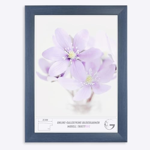 Online-GalleryKing OGK Thirtyfive - Bilderrahmen 70x100 cm Schiefer-Blau mit MDF Holz Rahmen vollummantelt, Anti-Reflex Kunstglas 1 mm und HDF Rückwand 3 mm - Fotorahmen für Hoch- und Querformat