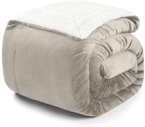 Blumtal Premium Sherpa Kuscheldecke flauschig 150x200 cm - Oeko-Tex zert. Sofa Decke mit dicker Sherpa-Innenseite - super flauschige Decke extra dick und wärmend - cozy Fleecedecke – Sand