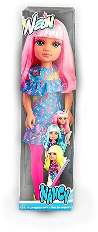 Nancy - Muñeca con el Pelo de Color Rosa neón con Flequillo y Liso, Pelo para peinar y Hacer Diferentes Looks, Estilo Moderno, Medias y Maquillaje a Juego, 3 años, Famosa