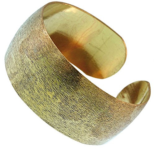 CHICNET Messing Tribal Armreif golden schraffiert konvex gewölbt 25mm breit verstellbar antik Gold Brass schmal Armspange offen Armschmuck Vintage Retro