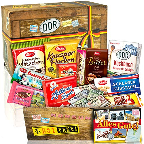 Ostalgie DDR Schokolade Geschenkset - 11 Ostprodukte mit DDR Kochbuch | Große Süßigkeiten Box mit Zetti Knusperflocken, Halloren Kugeln und Viba Nougat im nostalgischen Präsentkorb Design