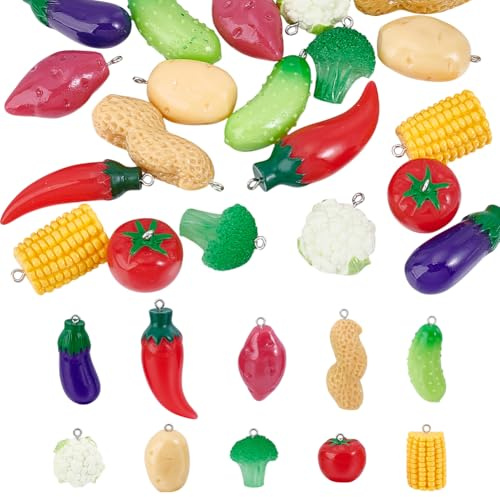 CRAFTYMELODY Lot de 20 jolies breloques en forme de légumes - 10 styles - Pendentifs 3D en résine - Aubergine, brocoli, cacahuète, pomme de terre, concombre, laitue, maïs, poivre, tomate - Pendentifs