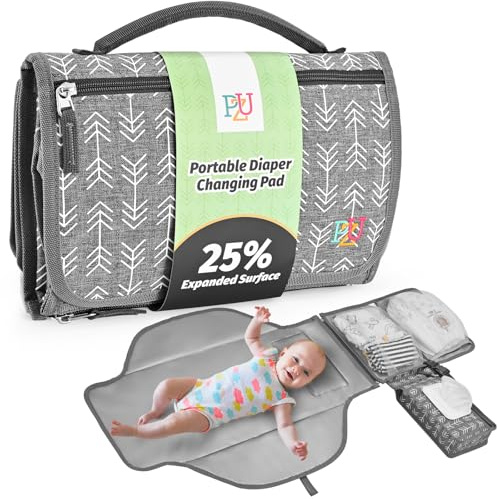 Wickelunterlage Unterwegs - Tragbare Wickelauflage für Baby mit Wischtasche, wasserdicht und leicht zu reinigen, Grauer Pfeil