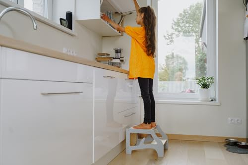 Weco Tritthocker mit 2 Stufen | Holzhocker für Kinder | Kindertreppchen Schemel | Kindermöbel für Bad, Küche, Kinderzimmer ab 2 Jahre | Toilettenhocker | Hocker Holz | Kinderzimmer Möbel (Grau)