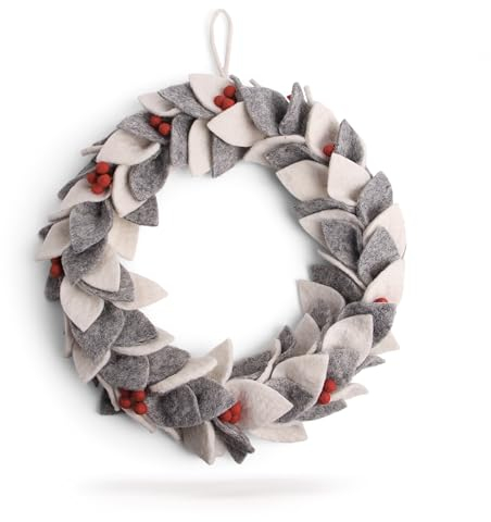 Én Gry & Sif Türkranz graue, weiße Blätter mit roten Beeren, Durchmesser 30cm, handmade, fairtrade, scandi, Deko-Highlight Weihnachtskranz, Blätterkranz, Weihnachtsdeko aus Filz, Fenster innen hängend