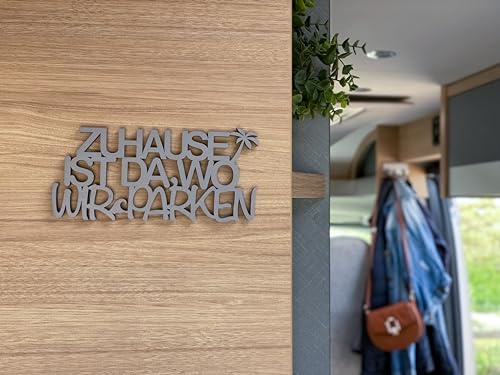 Generisch Holz-Schriftzug »Zuhause ist da, wo wir parken« - 3D Wanddekoration für Wohnmobile, Camper Vans und Wohnwagen - Schönes Geschenk für Vanlife-Enthusiasten (Grau)