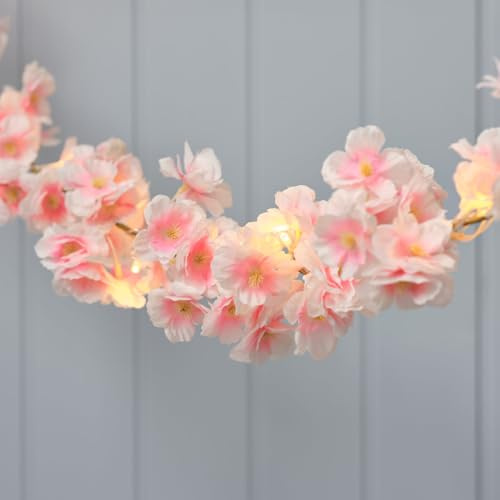 Lights4fun Kirschblüten-Lichtergirlande | mit 20 warmweißen LEDs | Batteriebetrieben | mit 6h Timer | Beleuchtete Osterdeko | Ostern Frühjahr für Tisch, Fensterbank & Wohnbereich | Länge 180 cm