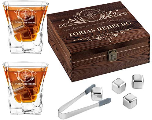 Maverton Whisky Steine Set - in Holzbox mit Gravur - 8 Eiswürfel & 2 Whisky Gläser, Zange, Samtbeutel - wiederverwendbar - personalisierte Geschenke - Geschenke für Männer - Kompass