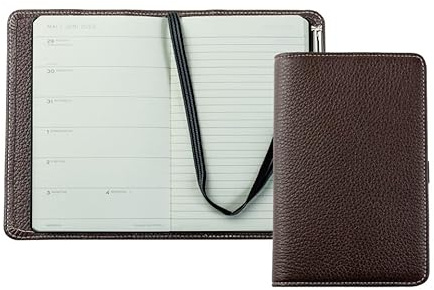 DELMON VARONE - Personalisierbarer Taschenkalender 2027 Soft Grain Leder braun - Organizer Kalenderbuch (1 Woche 1 Seite), Buch-Kalender Hardcover Einband - Notizbuch Planer mit Stiftschlaufe