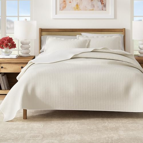 Great Bay Home Full/Queen Quilt Bedding Set, 3-Piece Lightweight Summer Channel Stitch Quilt Set with Shams, Ultra Soft Cream Bedspreads, Quilted Bedding Coverlets for All Seasons