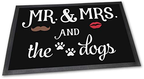 PfotenSchild Fußmatte mit lustigem Spruch - Mr & Mrs and the Dog - 60 x 40 cm - mehrere Hunde - Beste Geschenkidee für Familie mit Hunden