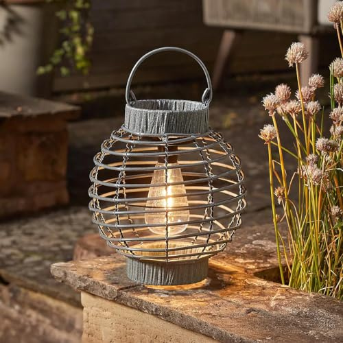 Garden Mile Solar-LED-Laterne, Beleuchtung für den Garten, hängende Rattan-Effekt, Silberlicht, Tischlampe, groß, warmweiß, 23,5 cm, solarbetriebene Lampe für den Außenbereich