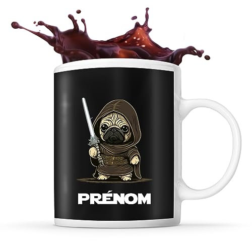 Planetee Tasse Carlin avec sabre laser Prénom Nom Personnalisable | Mug Café Thé Idée Cadeau Personnalisé Homme Femme Original pour propriétaire de chien