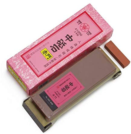 Pierre à Aiguiser Suehiro Akamon Grain 1000 (Rouge) avec Support en Caoutchouc, Pierre Nagura Incluse, Affuteur Multi Usages Affutage Couteaux Rabots Outils