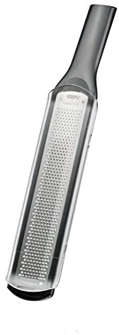 GEFU Feinreibe RAFINO mit LASER CUT Klingen | Reibe für Parmesan, Zitrone, Ingwer, Schokolade | Auffangschutzkappe, Antirutschfuß, Edelstahl, Spülmaschinengeeignet