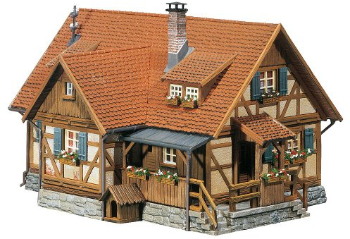FALLER Ländliches Fachwerkhaus Modellbausatz mit 213 Einzelteilen 77x57x50mm I Modelleisenbahn Zubehör N I Modelleisenbahn Fachwerkhaus mit Dachgauben, Holz