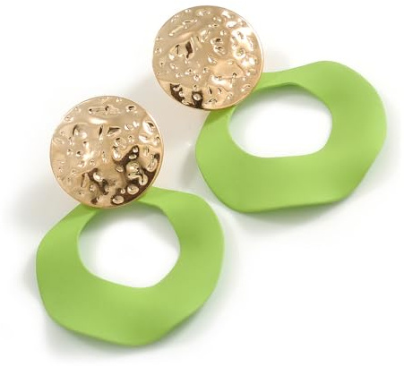 Pendientes de aro redondos curvados en tono dorado (acabado mate verde lima) – 50 mm de largo