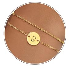 ZHESHY Gold Armband mit Buchstaben Damen 18K Gold geschichtetes Armbänder Initialen A-Z Personalisierte Goldenes Charm Armkette Bracelet Verstellbare Goldschmuck Für Frauen Teenager Mädchen Geschenke