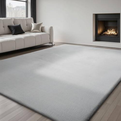 Treeboy Weicher Kunstfell Teppich Grau 160x230 cm Flauschiges Kurzflor | Kaninchenfell-Imitat Teppich Rutschfester Luxus Carpet für Wohnzimmer Glatt Schlafzimmer Moderne Raumdekoration Anti-Rutsch