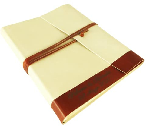 TriVin Art Album fotografico artigianale made in Italy, in similpelle pregiato con laccio e inserto in VERO CUOIO personalizzabile con incisione. Ideale per qualsiasi evento. (Crema/Cuoio cognac)