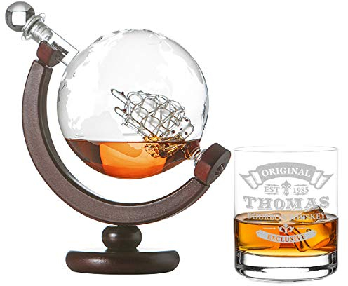 polareffekt Carafe à whisky en forme de bateau à voile avec carte du monde 1 verre à whisky tumbler avec gravure Motif original Bouteille Scotch décanteur globe en verre de 850 ml Idée de