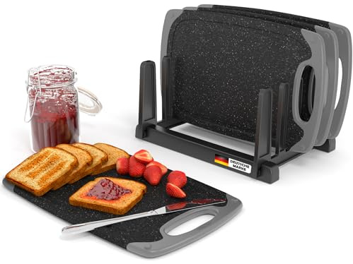 KPYTO Frühstücksbrettchen 4-er Set mit schwarzem Ständer 24x14 cm spülmaschinenfest beidseitig rutschfest mit Saftrille und Griff Schneidebrettchen schwarz Kunststoff klein antibakteriell