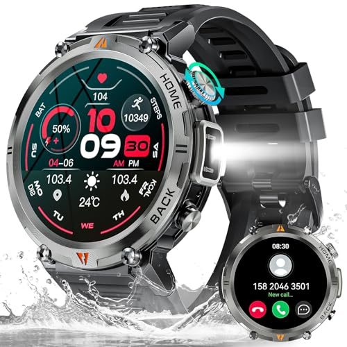 Montre Connectée Homme avec Lampe de Poche LED Étanche 3ATM Militaire Smartwatch avec Appel Bluetooth 113 Modes Sportifs Fréquence Cardiaque Sommeil Podomètre Fitness Tracker pour iOS Android Samsung