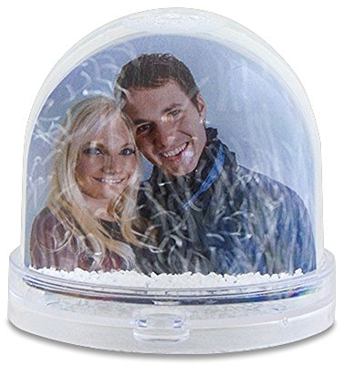 Schneekugel mit Foto Bild Text Namen oder Spruch selbst gestalten und Bedrucken, 9x8cm Individuelle Geschenkidee Ideales Weihnachts-Geschenk | personalisiert | mit Kunststoff-Schneeflocken |