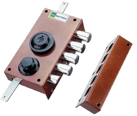 Serratura Triplice Art. 436 A Due Mandate Con Mezzo Giro. Pompa-Cilindro Ø 30 Mm Con Lunghezza Esterna Mm 50. Apertura Interna Con Chiave, Corsa Aste Mm 16, Pompa Singola Esterna. Finitura: Verniciata Bronzo. Senza Aste.