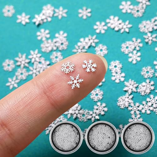 FloralGrace 300 Stück Mini Metall Schneeflocken für Basteln 5mm Kleine Weihnachtsverzierungen Kleine Schneeflocken Ornamente Kleine Schneeflocken Bastelstücke (Weiß)