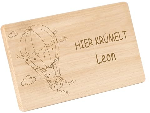 Gravur-Max Frühstücksbrettchen für Kinder mit Gravur Bär im Heißluftballon Hier krümelt mit Wunschname als Geschenk Schneidebrett personalisiert aus Buche unbehandelt 22x12x1cm