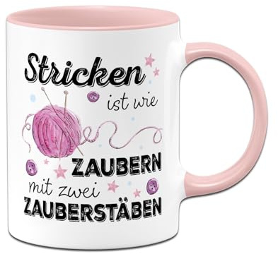 Tassenbrennerei Tasse - Stricken ist wie zaubern mit zwei Zauberstäben - Kaffeetasse mit Spruch lustig - Geschenk für Strickerinnen, Strickfans - Wolle & Nähen (Rosa)