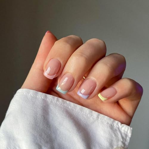 KQueenest Press on Nails Kurz French Tip – Bunt Nägel zum Aufkleben Kurz Eckig, French Tip Fake Nails Set, Quadratische Künstliche Nägel für Frauen, 24 Stück