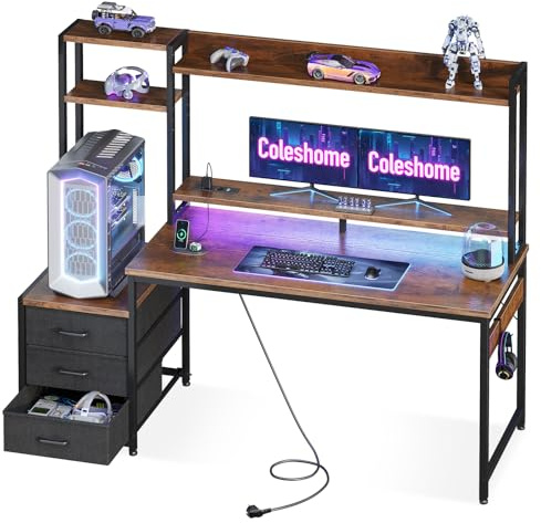 Coleshome Gaming Tisch mit Regal und Schubladen,137×48cm Gaming Schreibtisch mit LED-Beleuchtung & Steckdose, Computertisch mit Ablageflächen & Monitorständer, Braun