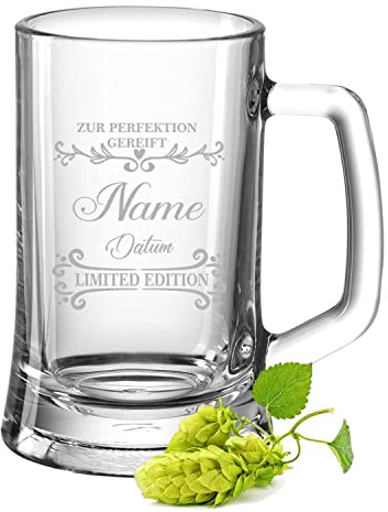 GRAVURZEILE Chope à bière avec gravure - Maturée à la perfection - Personnalisable avec nom et date - Cadeaux pour elle et lui - Cadeau personnel pour un anniversaire ou Noël - Dimensions : 0,3 l