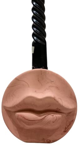 Porte bougie design élégant marbré terracotta, objet déco intérieur naturel et original style sculpture femme pour chandelle en éco-résine