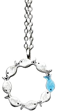 Gegen den Strom. Sterling Silber & Emaille Fisch Kreis-Anhänger. Türkis blauer Fisch