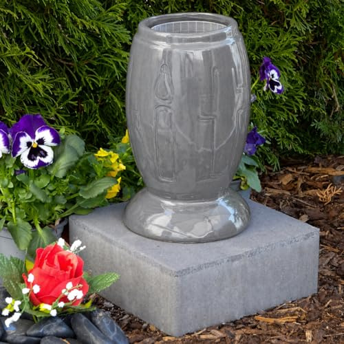 Grabvase mit Sockel Vase Blumenvase Blumen Lilien Rosen Friedhof Grabschmuck Grablaterne Grabgesteck Grabkerze Grablicht Grableuchte Lampe Laterne Licht Kerze Trauer Friedhof Garten