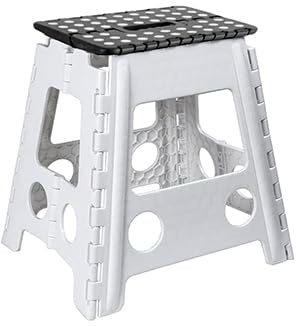 DRW Sgabello pieghevole in PVC bianco e nero, antiscivolo, 39 x 32 x 40 cm, seduta: 29 x 22 cm