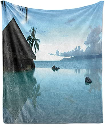 ABAKUHAUS Landschaft Weiche Kuscheldecke Sofadecke, Holzhaus mit Natur, Gemütlicher Plüsch für den Innen- und Außenbereich, 125 x 175 cm, blau, Braun,