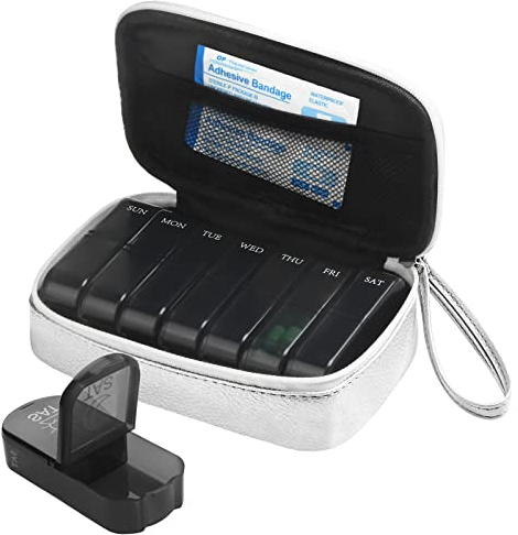 Pastillero Semanal 2 Tomas Organizador Medicamentos organizador de pastillas 7 dias con cremallera portátil El cuero PU no contiene BPA de medicamentoscápsulasde vitaminasde aceite (plata)