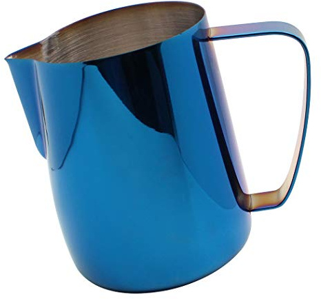 Dianoo - Jarra de leche de acero inoxidable chapada en titanio, taza de café cremosa, lata de café con leche azul, 600 ml