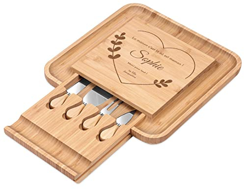 MAVERTON Planche à Fromage avec Gravure + Set de 4 Accessoires - Plateau en Bois gravé - 34x34cm - Cadeau d’Anniversaire - Accessoires pour Femme - Cœur