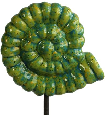 Manufaktur Lichtbogen Gartenfigur Ammonit aus Keramik grün-gelb handbemalte Gartendeko Deko Rosenkugel